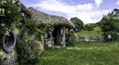 New zealand, hobbit, hobbiton — Relax and Rejuvenate: Finest Erotic Massages in London